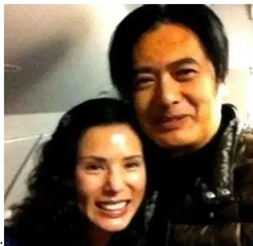 老富婆视频,财富背后的故事与启示